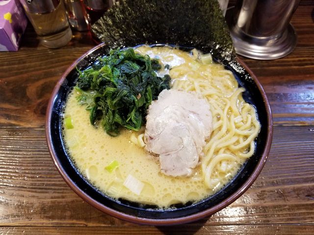 豚骨醤油ラーメン