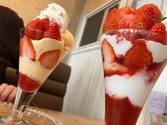 苺パフェ