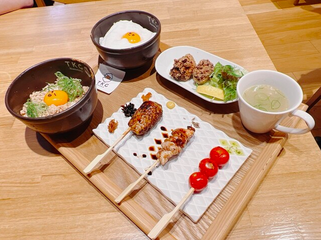 産直播州地卵のたまごかけ鶏そばろご飯