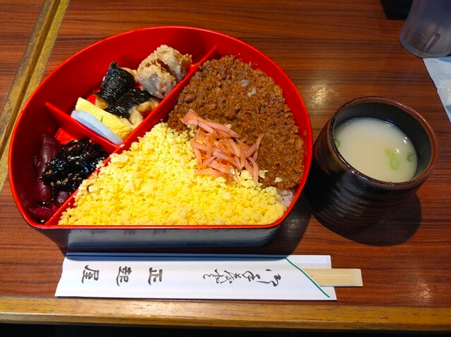 とり弁当（B）