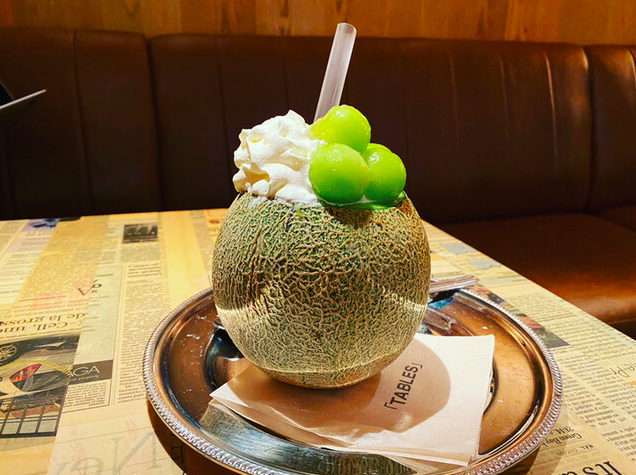 まるごとメロンのクリームソーダ