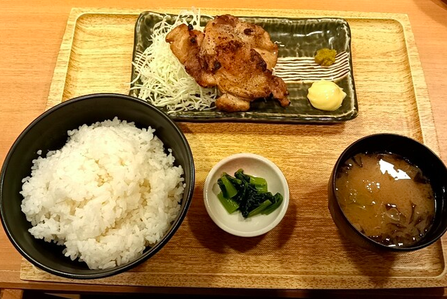 鶏もも岩塩焼き定食