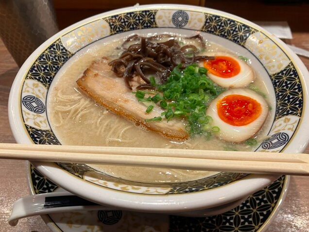 豚骨ラーメン+煮卵トッピング