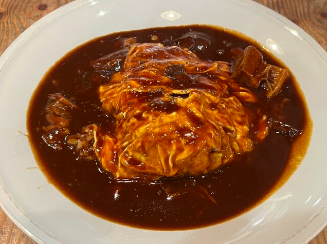 牛肉煮込みのオムライスランチ