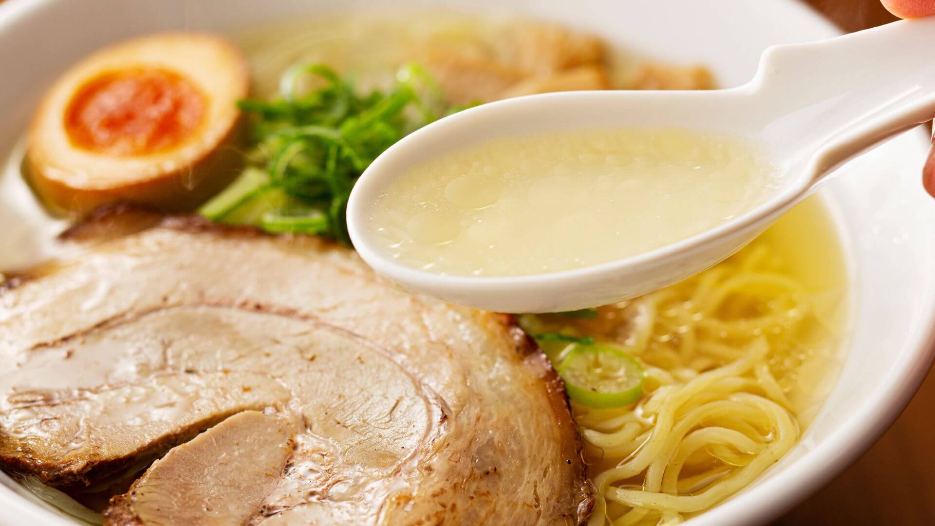 新大阪で食べたいラーメン14選|つけ麺・油そば・白湯も!人気&おすすめ店まとめ