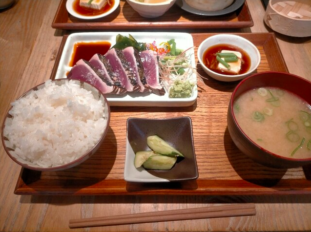 カツオ定食