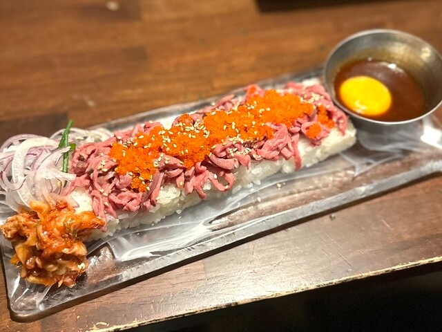 牛タンユッケ寿司