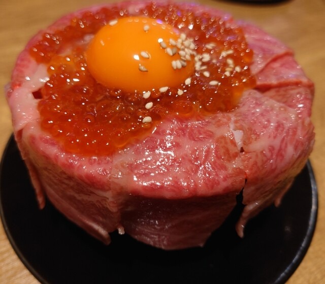 イクラと和牛の肉まぶし