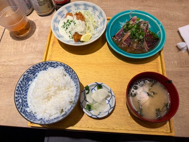 ランチ (カツオのたたきとカキフライ)