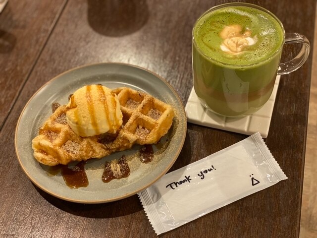 クロッフル&抹茶ラテ