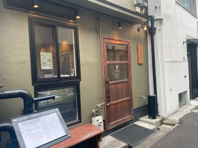 【ニューベイブ 肥後橋店】ブランド豚を二度揚げで仕上げた極上とんかつ