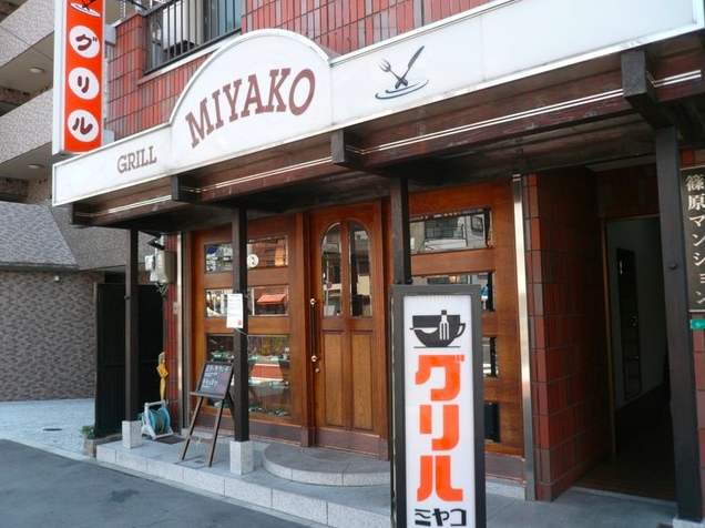 【グリルミヤコ】厚切りビフカツが名物の老舗洋食店で味わう満腹ランチ