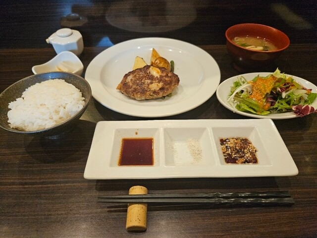 季節のハンバーグランチ