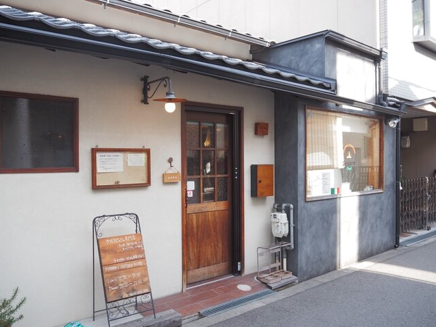 【スクオーレ】シラスとブロッコリーが奏でる窯焼きピッツァの新しい美味しさ