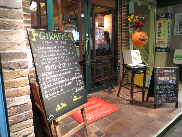 【ジラフ 京橋東口店】炭火焙煎コーヒーとクロワッサンで始まる一日