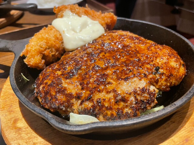 ハンバーグ+カキフライ
