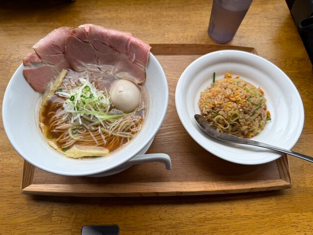 醤油ラーメン+半焼飯