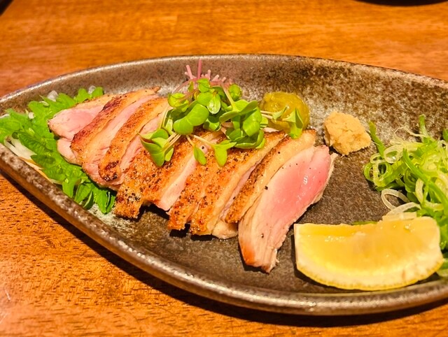 大和肉鶏もも肉の炭火タタキ