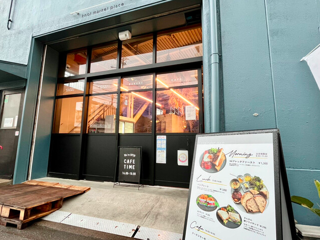【KNOT MARKET PLACE】米油香るドーナツと五穀バンズバーガーが出会う場所