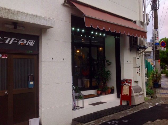 【カフェ チーポ・オイト】デミグラス香るナポリタンと挽きたてコーヒーで過ごす時間