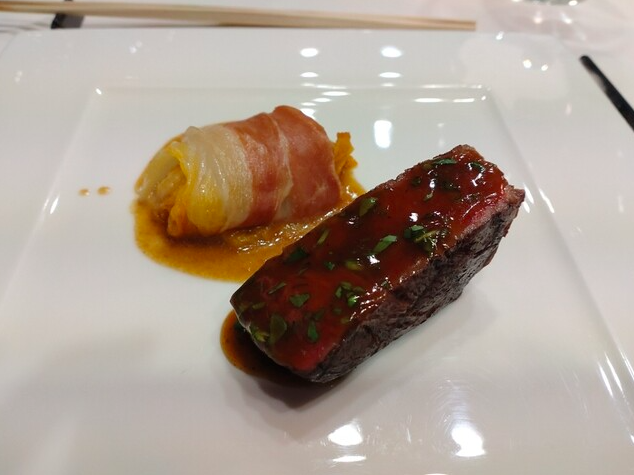 黒毛和牛フィレ肉のグリエ+大阪白菜と生ハムのプレゼ