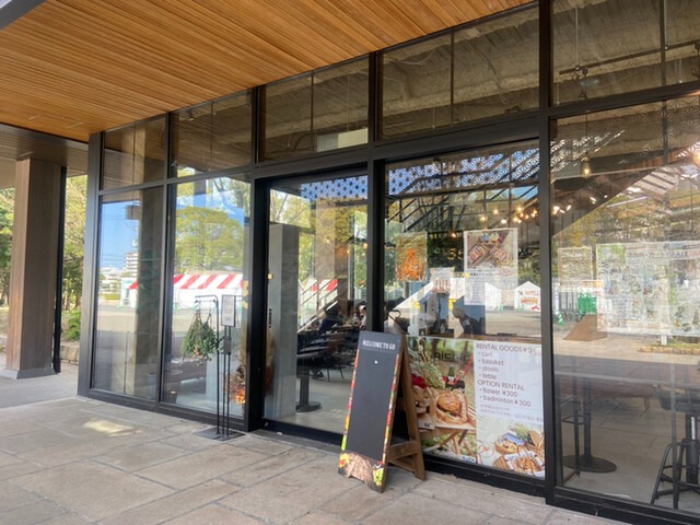 【55+ cafe】ハンバーガーからアップルパイまで揃う大阪城エリアの注目スポット