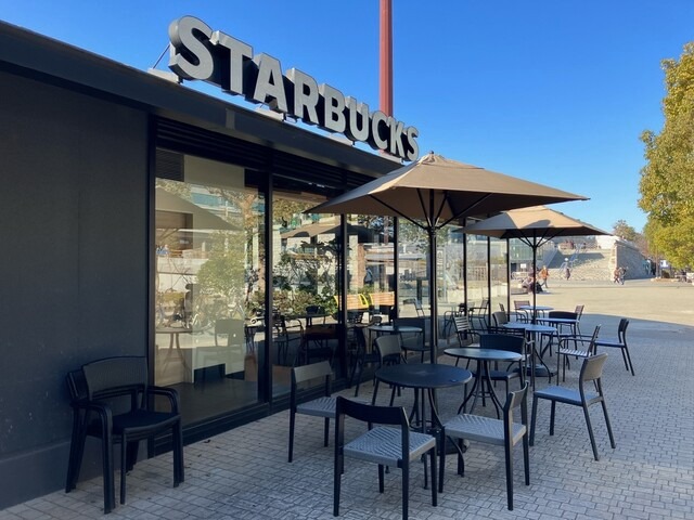 【スターバックス コーヒー 大阪城公園店】公園散策にぴったり◎大阪城の緑を眺めながら限定フラペチーノ