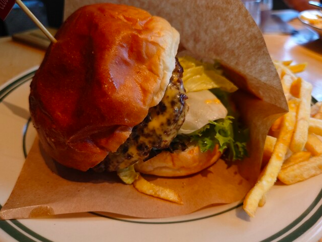 淡路牛ビーフチーズハンバーガー