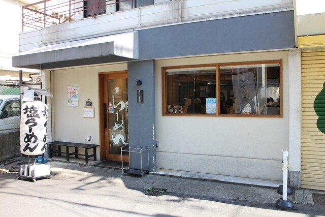 【らーめん 鱗 高槻店】季節ごとに変わる限定麺が魅力♪焼き飯も人気なラーメン店