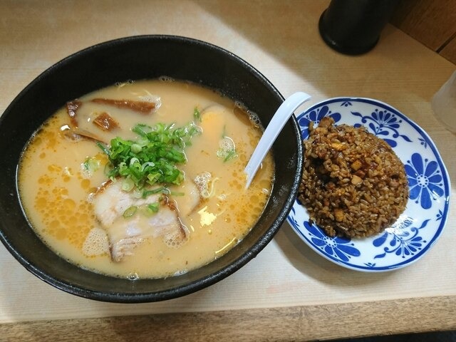 とんこつラーメン&半ちゃん