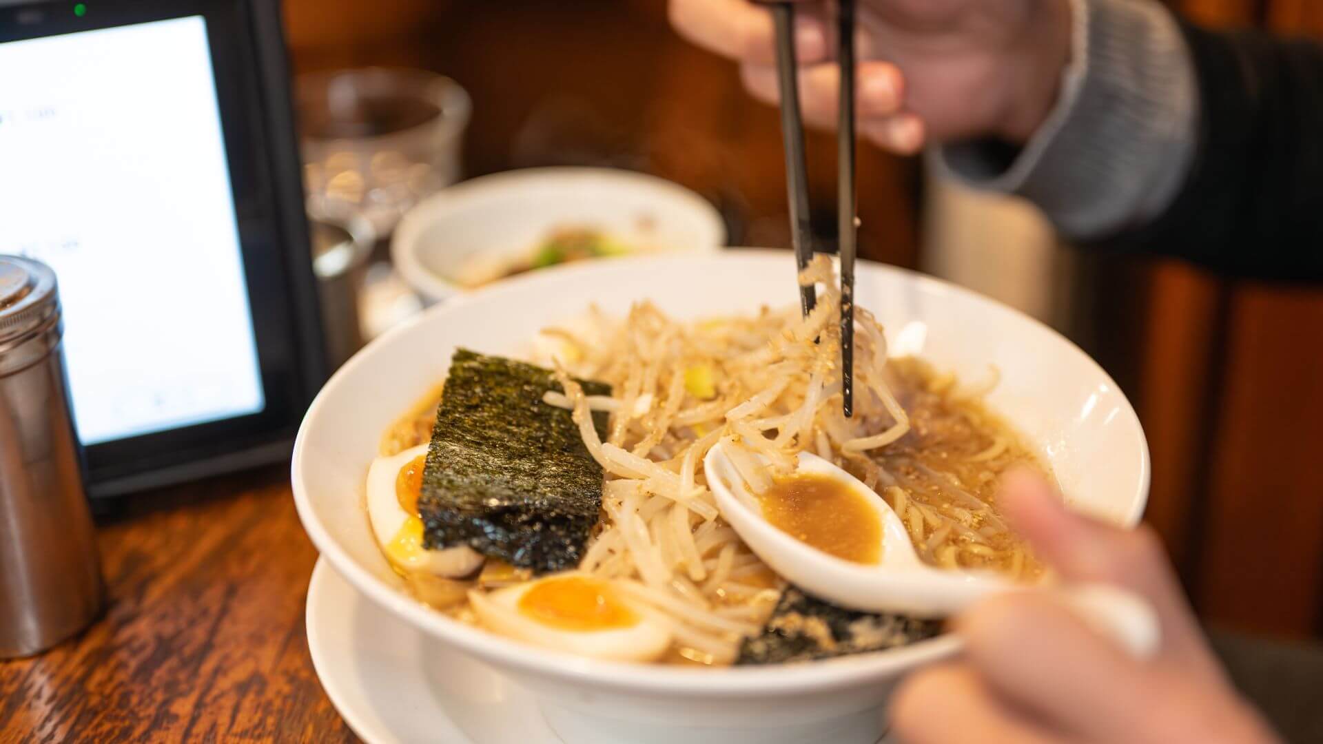 【大人気】江坂で食べたいラーメンガイド｜駅チカ＆高評価で話題のおすすめスポット9選