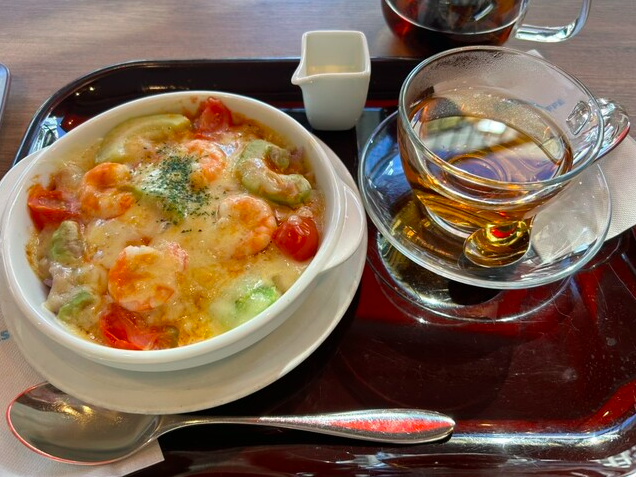 エビとアボカドのクリームドリア+紅茶