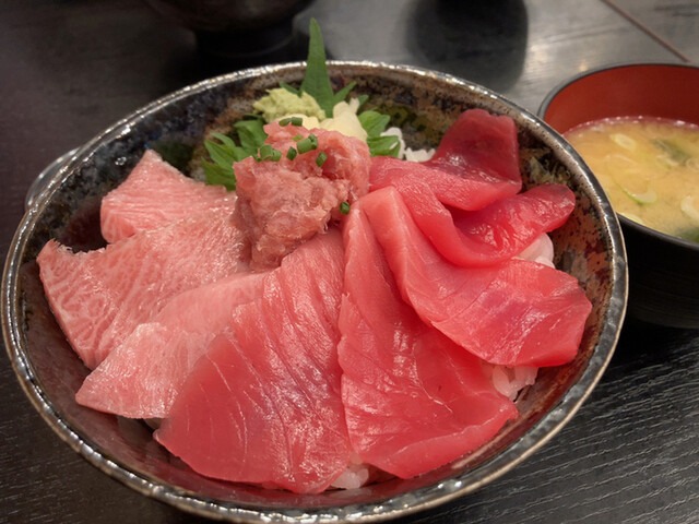 本鮪欲張り丼
