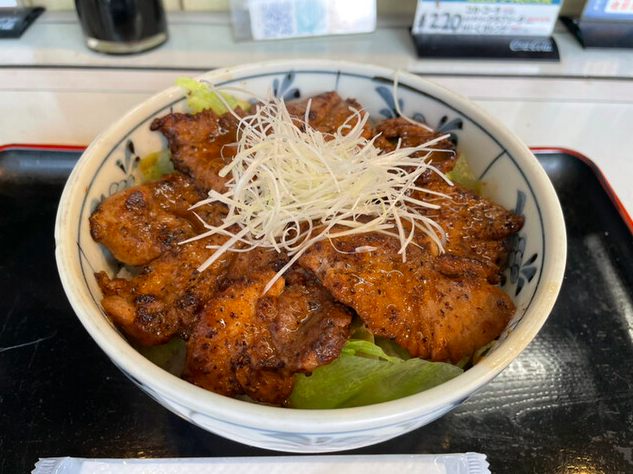 まぐろほほ肉ステーキ丼