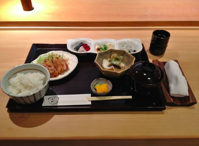 ランチ（豚ヘレカツ+天然スズキのみぞれ蒸し）