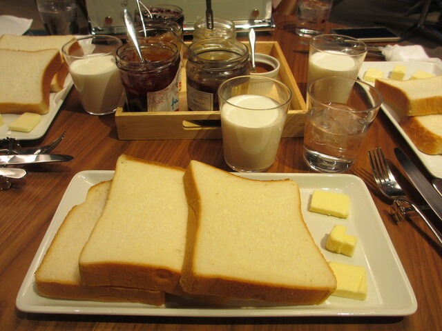 食パン食べ比べ