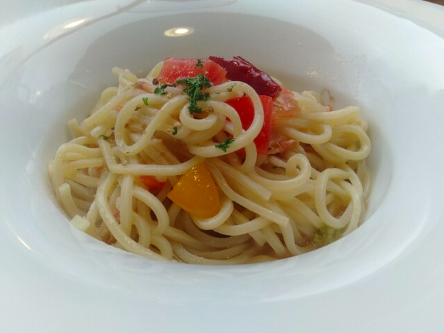 桜エビとフレッシュトマトのオイルパスタ