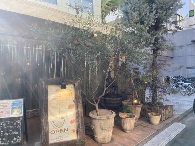 【TRATTORIA ElmoCielo】ペット同伴OKのテラス席♡石窯ナポリピッツァとワインで贅沢を