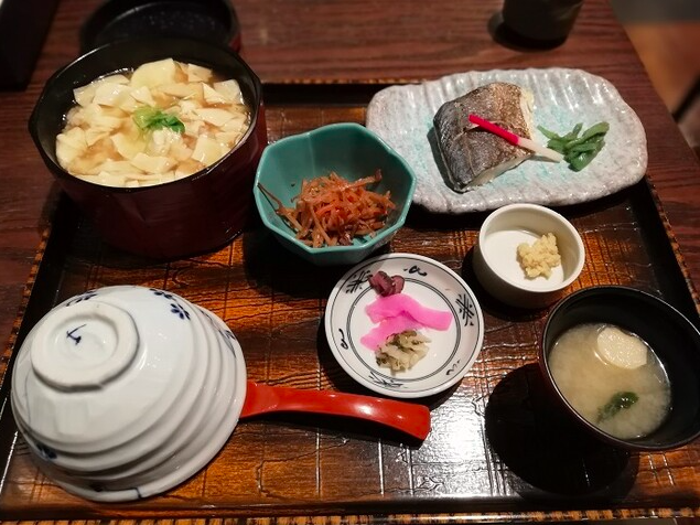湯葉とろのおひつご飯膳