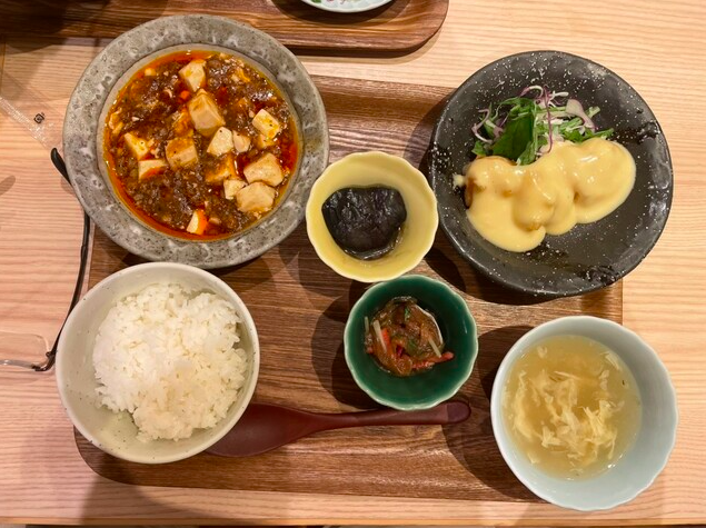 ランチセットA (麻婆豆腐、エビマヨ)