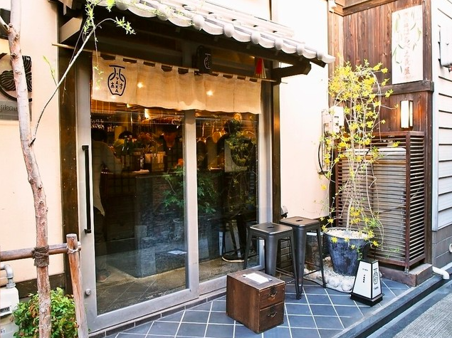 【柳小路 TAKA】古民家で味わう大ぶり焼き鳥と精米別日本酒の出会い
