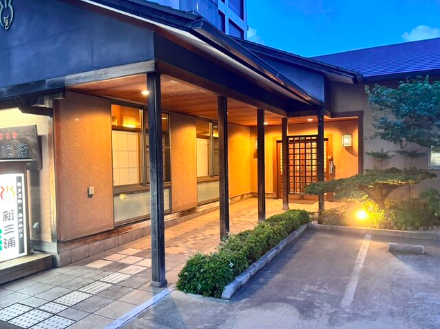 【水炊き 新三浦 博多本店】100年続く博多水炊き発祥の店で堪能する伝統の味