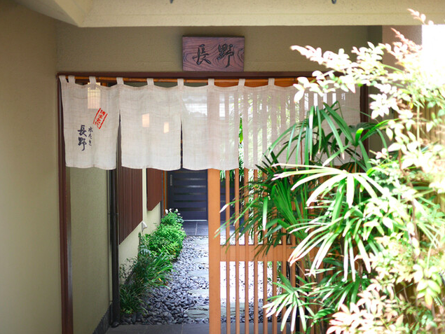 【水たき 長野】博多の白濁スープに染まる至福の水炊き体験