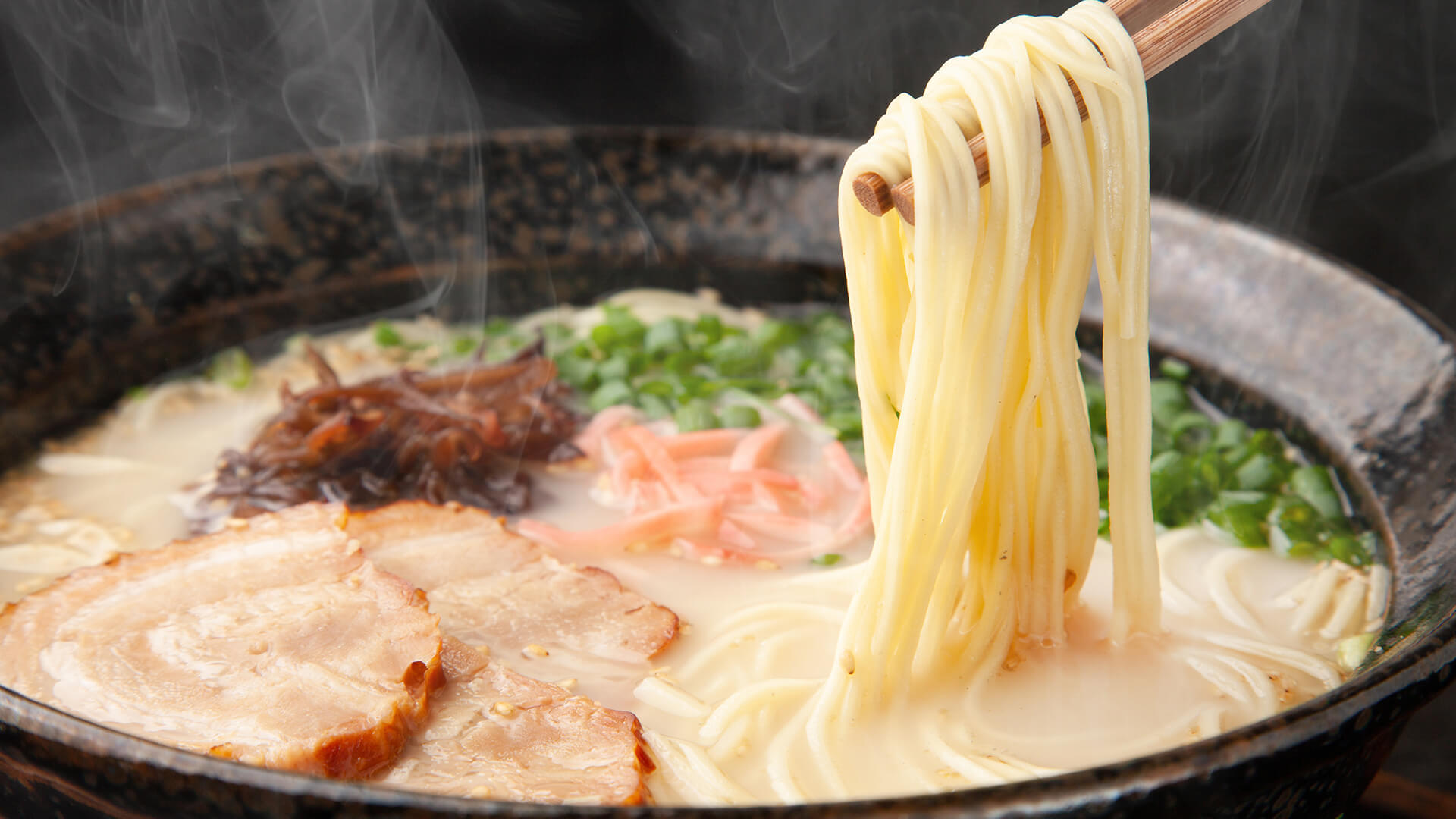 【保存版】福岡のおすすめ博多ラーメン14選｜人気＆穴場ラーメン店を博多・天神・長浜などエリア別に紹介！
