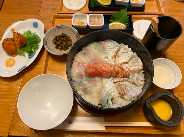 博多めん鯛まぶし (半分炙り)