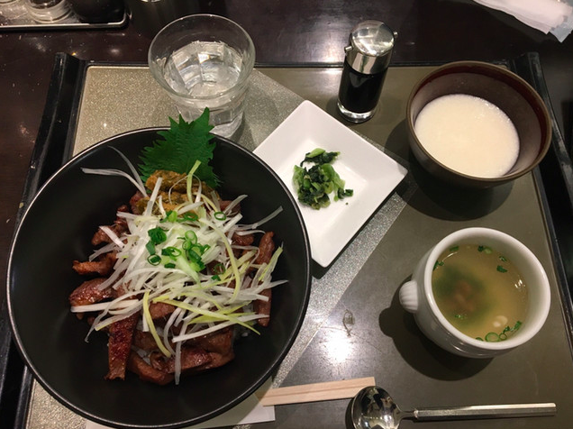 牛タン屋さんのまかない丼
