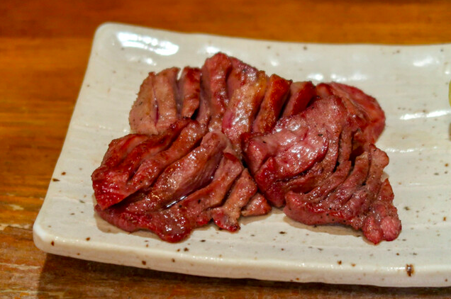 厚切り牛タン炭火焼き
