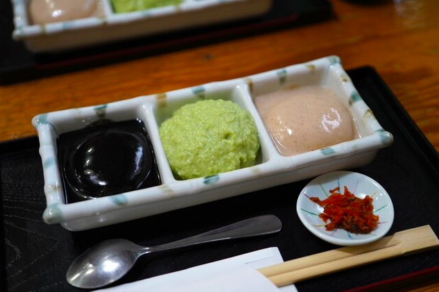 【名物】三色餅