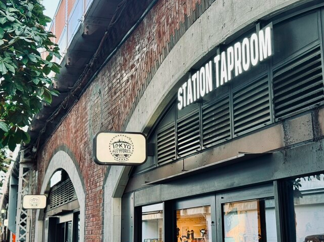 【東京エールワークスステーションタップルーム】クラフトビールと肉厚バーガーの店