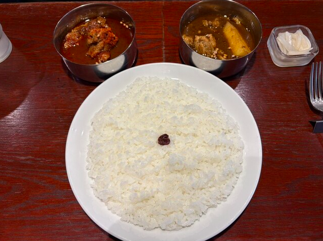 カレー（チキンとデビルカレーの2種盛り）